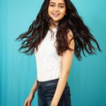 Tejasswi Prakash Instagram - Make each hair flip fabulous...life is short . . . 📸- @kmajethia Makeup- @madhura_makeupnhair Hair- @hair.operandi.by.gauri . . . #casual #hair #peace