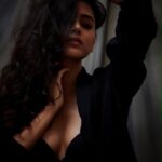 Tejasswi Prakash Instagram – Don’t listen to what they say…
.
.
.
📸- @kmajethia 
Makeup- @madhura_makeupnhair 
Hair- @nusrat2700 
.
.
.
#black #colour #dark