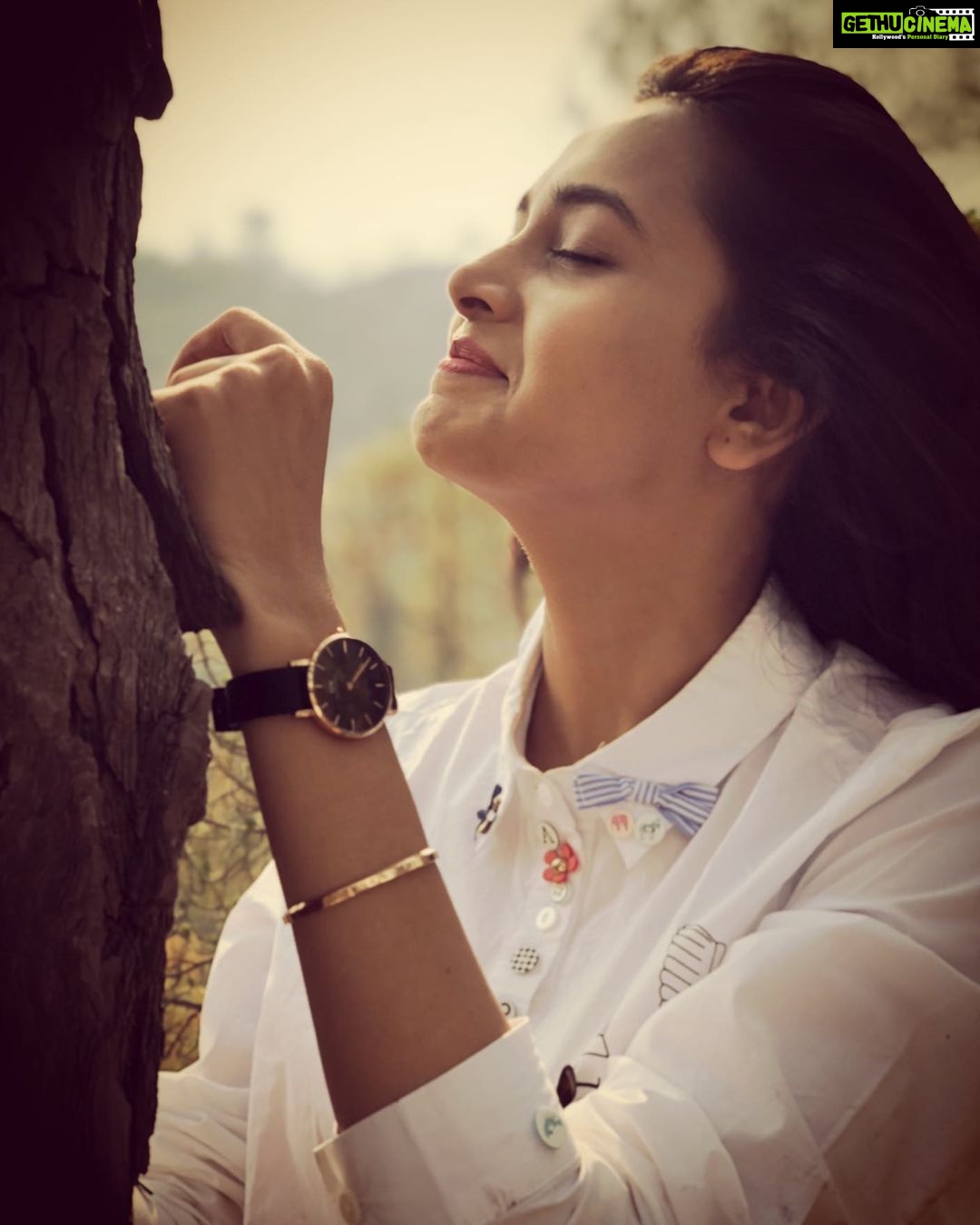 Tejasswi Prakash Instagram - The sun will rise and we will try again . . . #candid #june #keepgoing