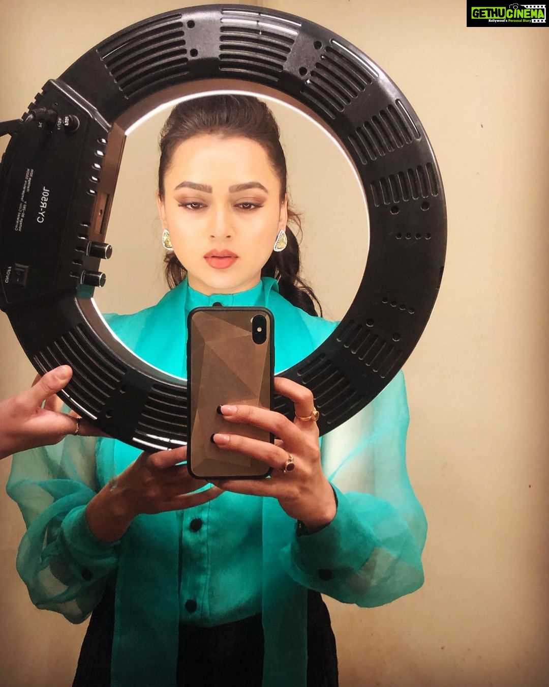 Tejasswi Prakash Instagram - From the times when I used to shoot 🙈 and if there happened to be a good light...I would do anything to take a good mirror selfie...this one’s from the shoot of intezaar... . . . #waiting #waiting #and #yep #prettymuch #stayinghome