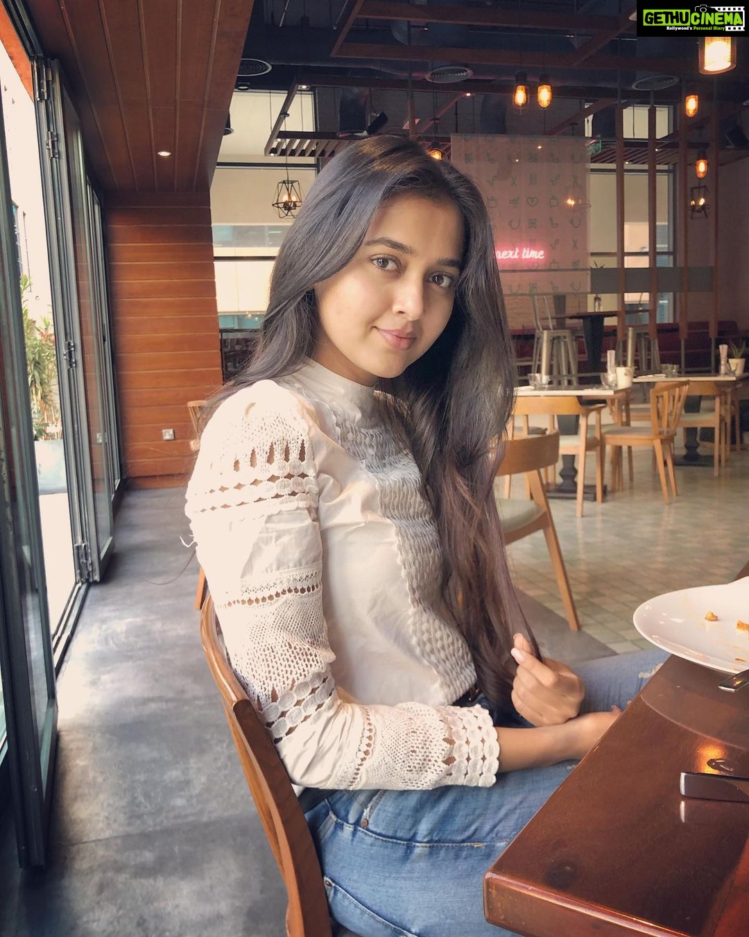Tejasswi Prakash Instagram - This world may carry on busy and rushed as ever and you may gather questions that have no easy answers but may you never loose your wonder - Morgan Harper Nichols . . . #travellove #cagedbird #hopingforbetterdays DoubleTree by Hilton Dubai - Business Bay
