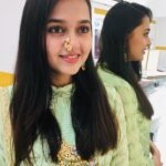 Tejasswi Prakash Instagram - Tumha sarvaanna gudhi padwyachya hardik subhecha❤️ Kalji ghya ani krupaya ghari raha 🙏 . . . #maharashtrian #newyear #marathimulgi Om Jewellers