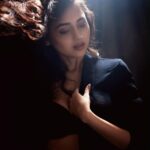 Tejasswi Prakash Instagram – Don’t listen to what they say…
.
.
.
📸- @kmajethia 
Makeup- @madhura_makeupnhair 
Hair- @nusrat2700 
.
.
.
#black #colour #dark