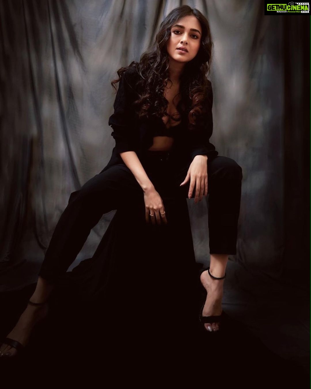 Tejasswi Prakash Instagram - Don’t listen to what they say... . . . 📸- @kmajethia Makeup- @madhura_makeupnhair Hair- @nusrat2700 . . . #black #colour #dark