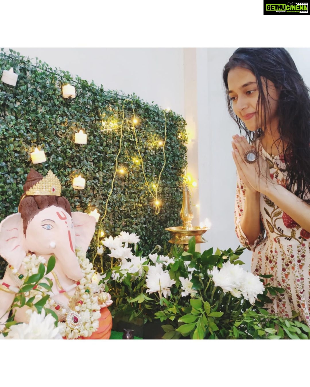 Tejasswi Prakash Instagram - Ganesh chaturthichya tumha sarvaanna hardik shubhecha... . This was the first time I not only made the whole murti myself but also did the whole decoration... . . #ganpatibappamorya #festival #ganesha