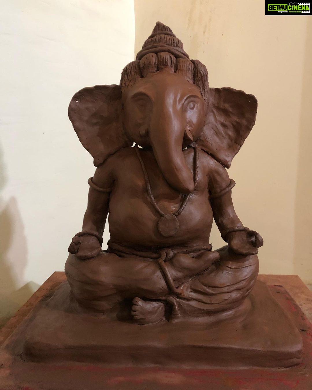 Tejasswi Prakash Instagram - Ganesh chaturthichya tumha sarvaanna hardik shubhecha... . This was the first time I not only made the whole murti myself but also did the whole decoration... . . #ganpatibappamorya #festival #ganesha