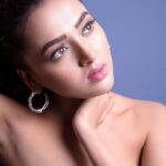 Tejasswi Prakash Instagram – Always looking forward to coming closer…
To the lense…
.
.
.

📸 @ipshita.db 
Makeup @rehmansiledar 
Hair @zulekha333 
Stylist @stylebysaachivj
.
.
.
#closeup #keepgoing #keepsmiling