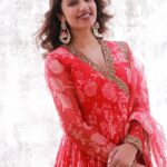 Tejaswi Madivada Instagram - One for all the love from all of you and im thankful for it @olivesbysashi.in @reshma_stylist @thetrinkaholic Photography @romantic_boy_nitin