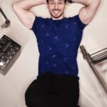 Tiger Shroff Instagram - Thank you avinash sir for capturing this special moment. Love you! #Repost @avigowariker ‪#PostPackUpShot with the ManOfTheHour! Shot with him today in between 100s of calls & messages which he was getting for the stupendous figures that #Baaghi2 is collecting!! Boy he looks happy!! And so am I !!‬ ‪@tigerjackieshroff you deserve it all!👍🤜🤛👏😘‬ ‪#Photoshoot #ShootDiaries #TigerShroff #Composition #Perspective #RingLight #HumanEffect #POTD #InstaDaily