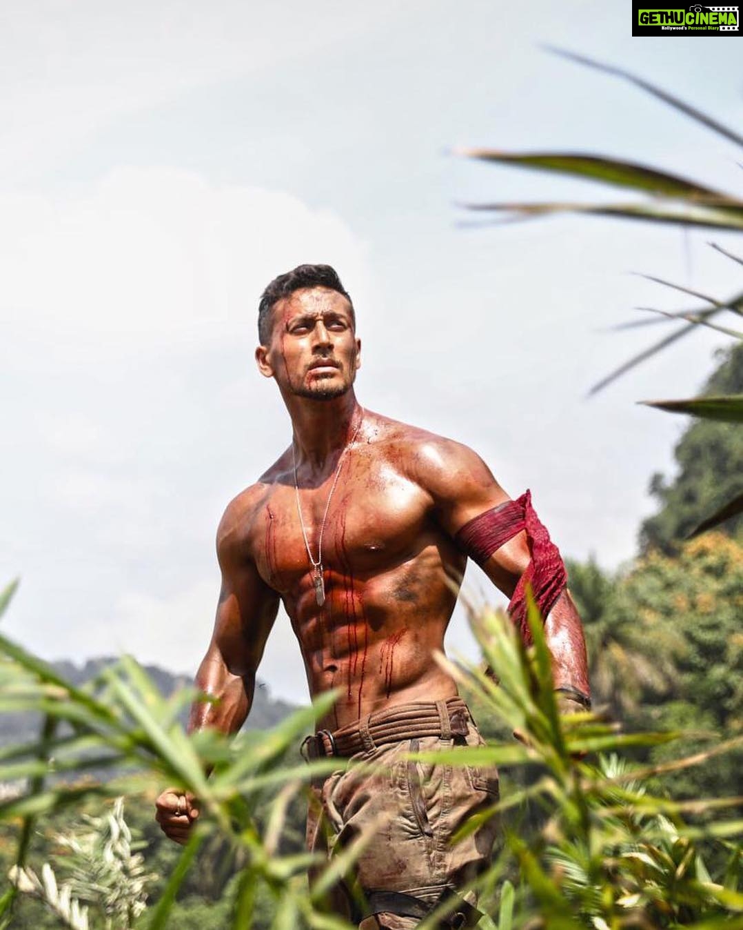 Tiger Shroff Instagram - #GetReadyToFight 🔥 Action of #Baaghi2 coming today! @DishaPatani #SajidNadiadwala @khan_ahmedasas @Nadiadwalagrandson @FoxStarHindi #Baaghi2onMarch30