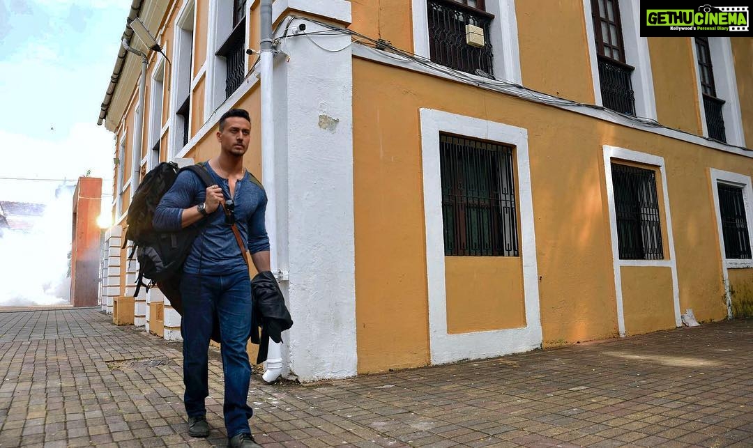 Tiger Shroff Instagram - Distance is never a barrier for the rebel in love! 💕#LoSafar OUT TOMORROW at 11AM! @dishapatani #SajidNadiadwala @khan_ahmedasas @nadiadwalagrandson @FoxStarHindi @tseries.official #Baaghi2onMarch30