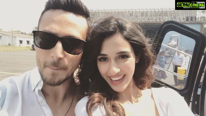 Tiger Shroff Instagram - Omw!!! Can’t wait to see all you Baaghis! 😊❤️ #Baaghi2Trailer #Launch🚀 #🚁 #Baaghi2 @dishapatani #SajidNadiadwala @khan_ahmedasas @nadiadwalagrandson @foxstarhindi @tseries.official