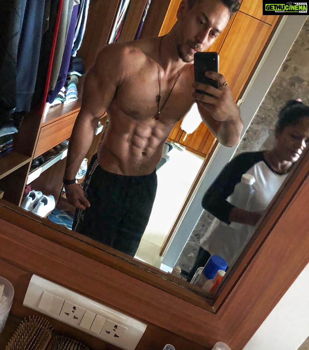 Tiger Shroff Instagram - I’ve been getting #photobombed a lot these days. #maidmadeitthistime