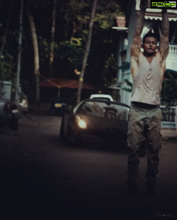 Tiger Shroff Instagram - Just for fun... #vellapanti #inbetweenshots #stayingwarm