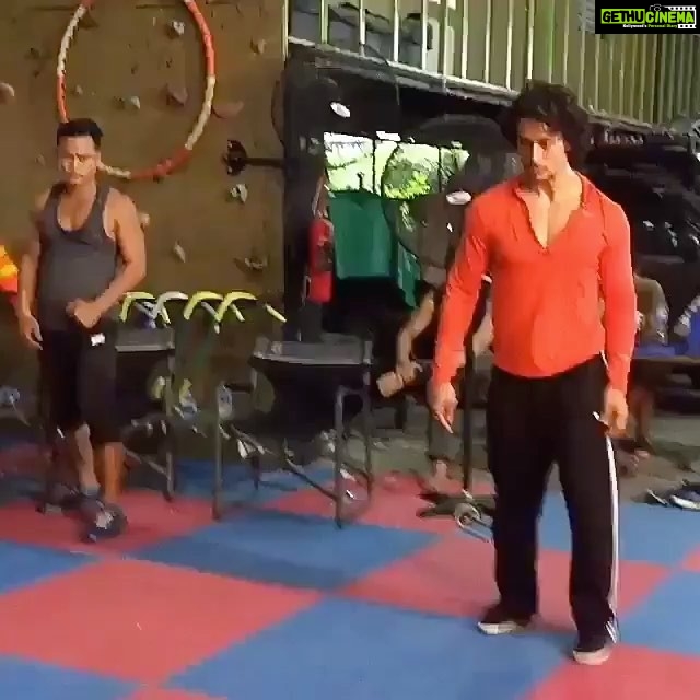 Tiger Shroff Instagram - #throwback #baaghi1 #earlyrehearsals