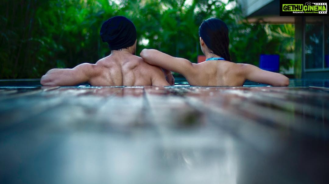 Tiger Shroff Instagram - And its a wrap schedule 1! #baaghi2 #sajidnadiadwala @khan_ahmedasas @dishapatani @nadiadwalagrandson @wardakhannadiadwala