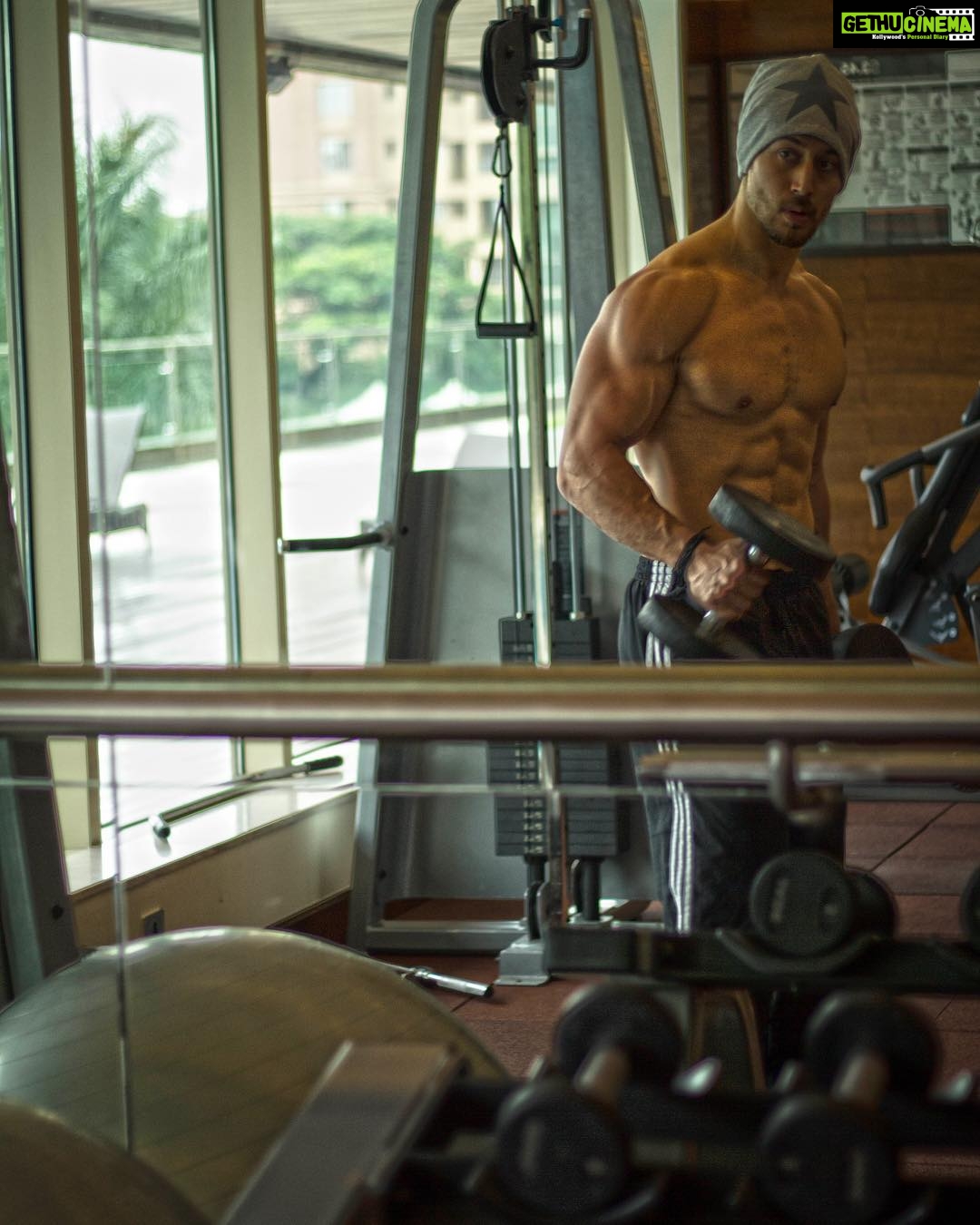 Tiger Shroff Instagram - #morningrituals #baaghi2