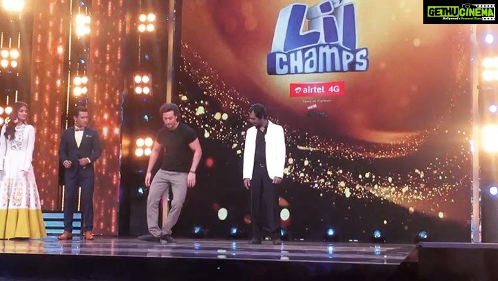 Tiger Shroff Instagram - @nawazuddin._siddiqui sir matching me every step! Theres nothing he cant do! Have u guys seen #swag yet? #onset #lilchamps #munnamichaelon21stjuly