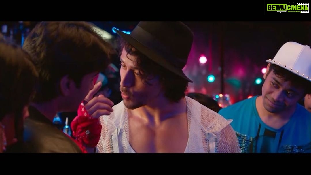 Tiger Shroff Instagram - Breaking my limits....and my back šš don't rem moving like that in a while. But worth it šš #MainHoon out on yt: (link in bio) https://www.youtube.com/watch?v=fRboF7OGWXY #MunnaMichael @sabbir24x7 @vikirajani @nidhhiagerwal @eros_now @filmsnextgen