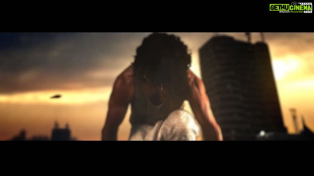 Tiger Shroff Instagram - Fooling and flying around in between shots 😄 #onset #munnamichael #alwaysasuperhero #videoby @shariquealy