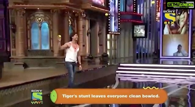 Tiger Shroff Instagram - Took the #yay philosophy to #IPL! Played some cricket in my style 😄 @sonyyay