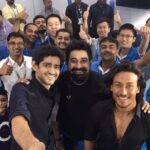 Tiger Shroff Instagram - Had a great time at the Vivo Box with @gauravkapur and @rannvijaysingha for the fun filled #VivoCam. @Vivo_India. #VivoIndia #perfectselfie