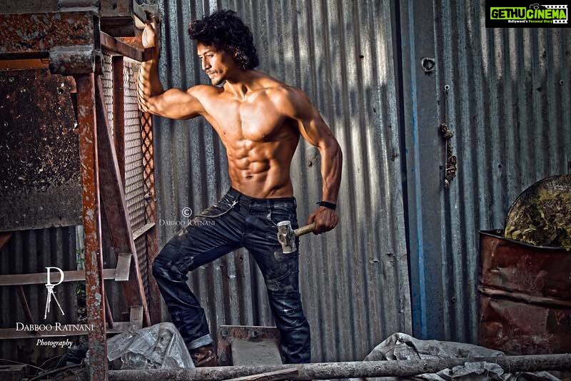Tiger Shroff Instagram - One brick at a time everyday and soon you'll have a wall. @dabbooratnani