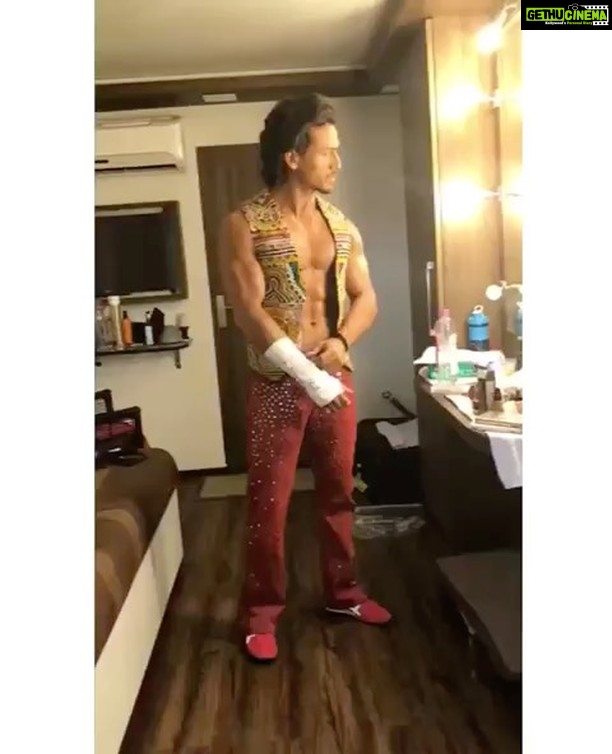 Tiger Shroff Instagram - The game before the game... #IPL2017 #hopeyouenjoyed