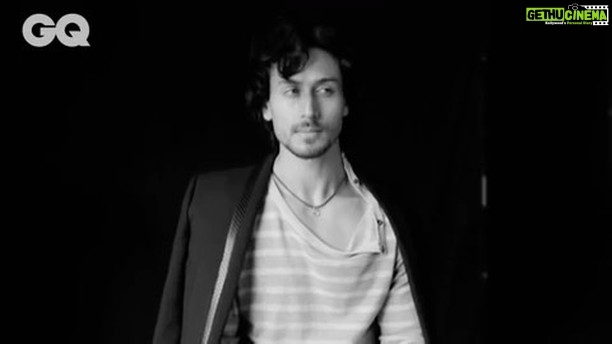 Tiger Shroff Instagram - My 5 go-to moves! Part 1 #5GoToMoves #SignatureMoves #MovesLikeMike #MJ