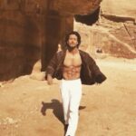 Tiger Shroff Instagram - Trying to walk onto set like the tigers walk into the cage! Awesome show yest! #onset #munnamichael #bengalurutigers #superfightleague