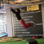 Tiger Shroff Instagram - My kind of playground! Some basic drills to get more explosive on your legs! #motivatedmondays #earlymorntrainingsessions
