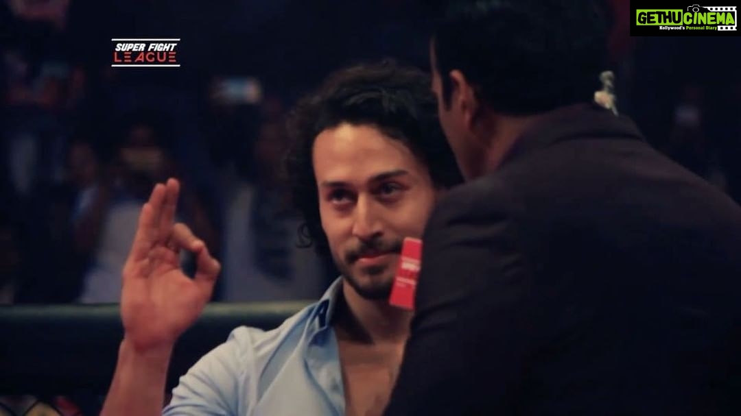 Tiger Shroff Instagram - We came, we saw, we fought, we roared! Go tigers! @thefightleague @billdosanjh @dhruvchaudhary999 #BengaluruTigers #SuperFightLeague #SFL #NeverStopFighting