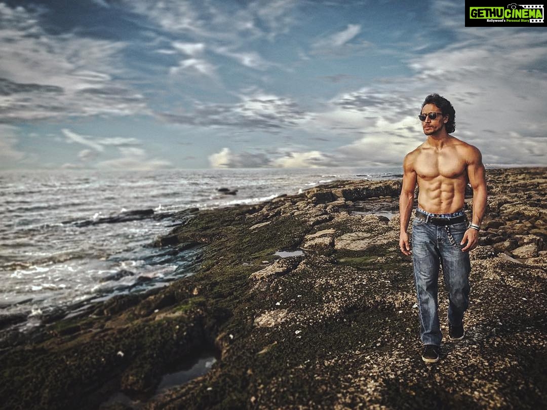 Tiger Shroff Instagram - #MunnaMichael #onset #grateful #walkingthepath