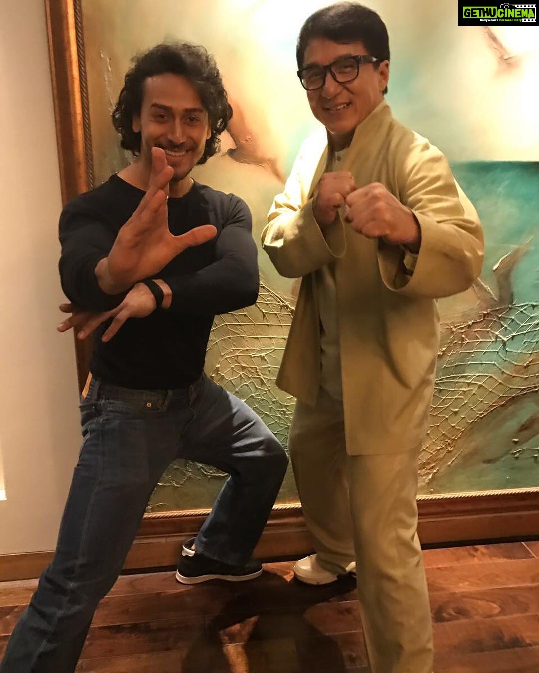 Tiger Shroff Instagram - Yesterday my life came into a full circle. The reason i do what i do. After meeting him i realised theres so much more to earn n learn in life. #livinglegend #jackiechan