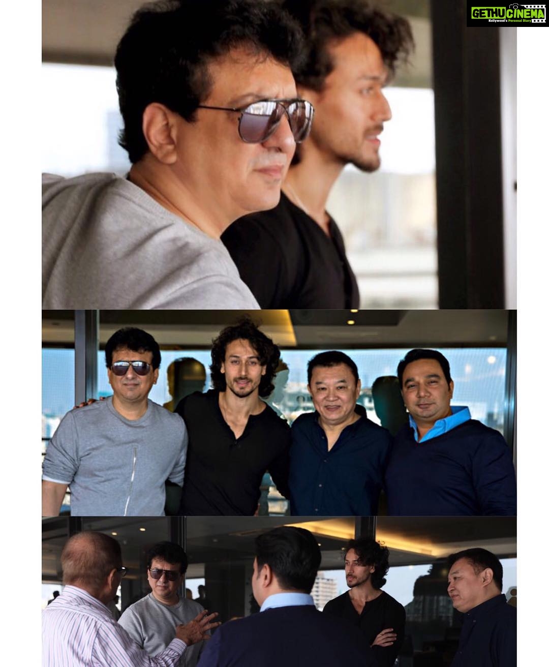 Tiger Shroff Instagram - Family away from family! With a new member - legendary action master #TonyChing sir #Team #Baaghi2 😊🙏 #SajidNadiadwala @team_ahmedkhan @nadiadwalagrandson @teamtigershroff @wardakhannadiadwala @ayeshashroff