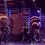 Tiger Shroff Instagram - #filmfareawards2017 #techrehearsals #dancedsohard #apieceofthestagecameoff 😄