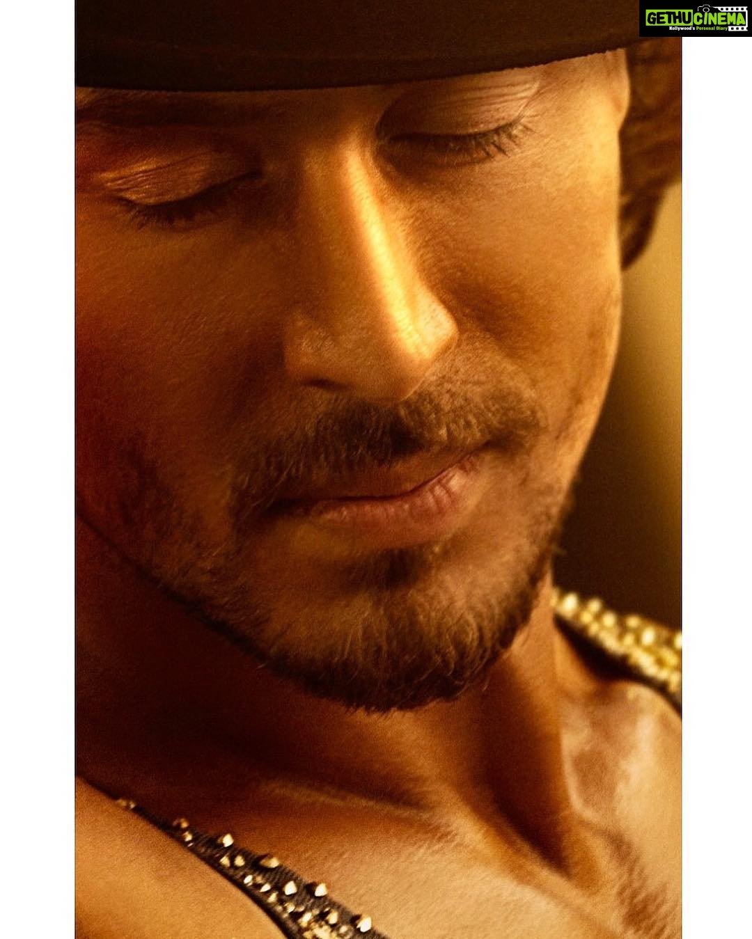 Tiger Shroff Instagram - #meditation #calmbeforestorm #jiofilmfareawards
