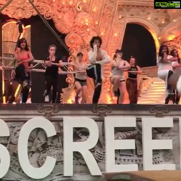 Tiger Shroff Instagram - #TechRehearsal #CantControl #Myself #ThisSong ❤ #StarScreenAwards