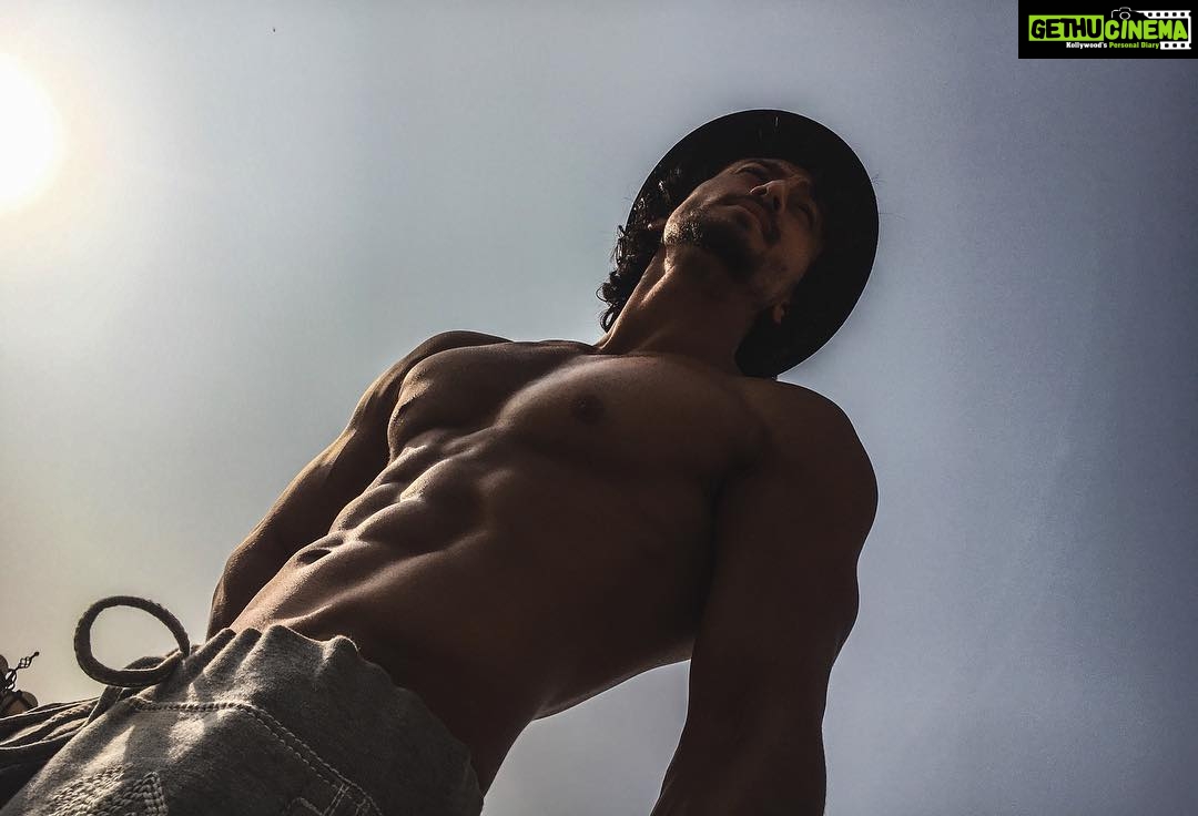 Tiger Shroff Instagram - #MunnaMichael #SpotlightFromTheSky #NeedMyVitD 😊