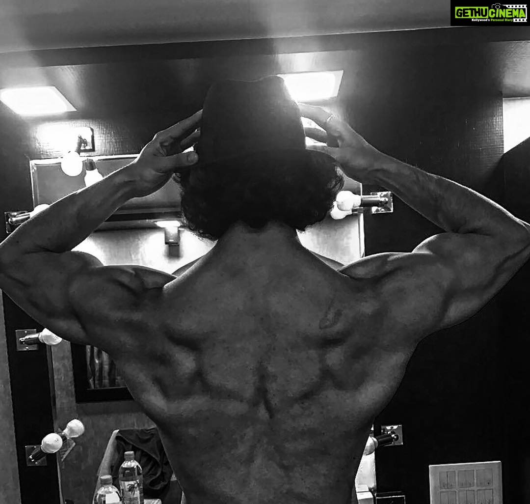 Tiger Shroff Instagram - #BackToWork #Sched2 #PuttingTheHatBackOn #MunnaMichael