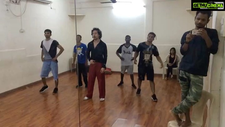 Tiger Shroff Instagram - #AFJ rehearsals with famous crew from #danceplus! Tough keeping up with them! @famouscrewindia
