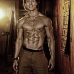 Tiger Shroff Instagram - #allday #everyday #makeachoice #makeadifference #positivity #love