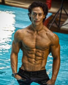 Tiger Shroff Instagram - Don't watch the clock. Do what it does. #KeepGoing