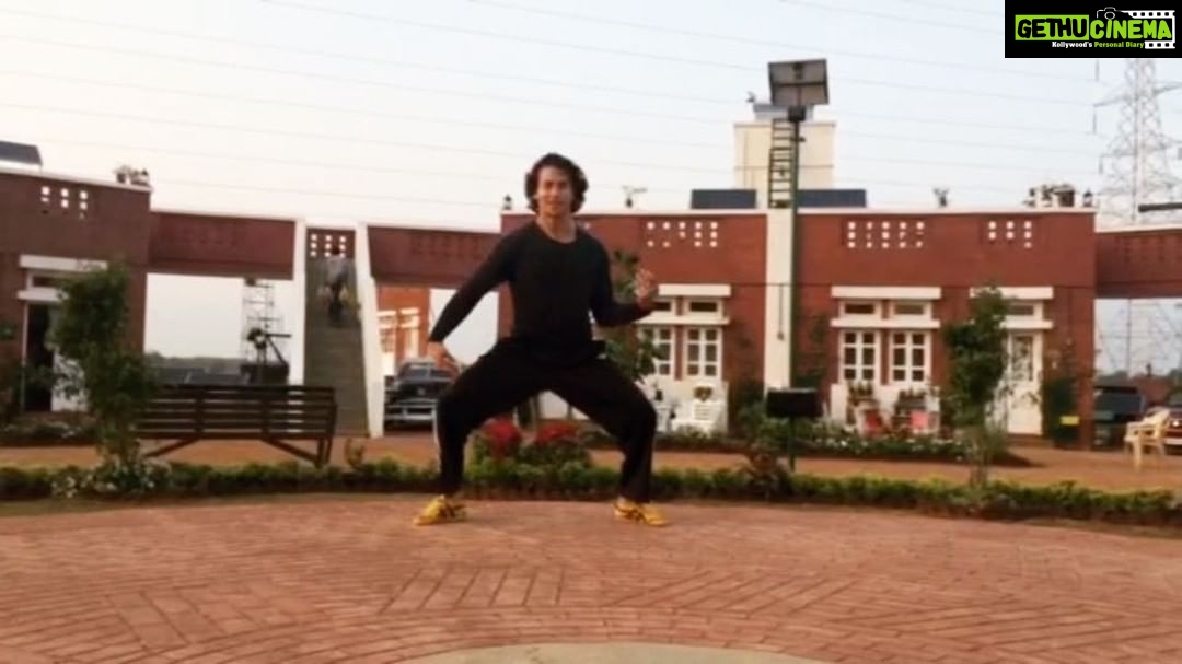 Tiger Shroff Instagram - Guys don't forget to watch #AFlyingJatt's world tv premiere, tonight at 8pm, on @zeecinema! :) #myfavsongrehearsals #flyingjattonzeecinema @jacquelinef143 @remodsouza @balajimotionpictures