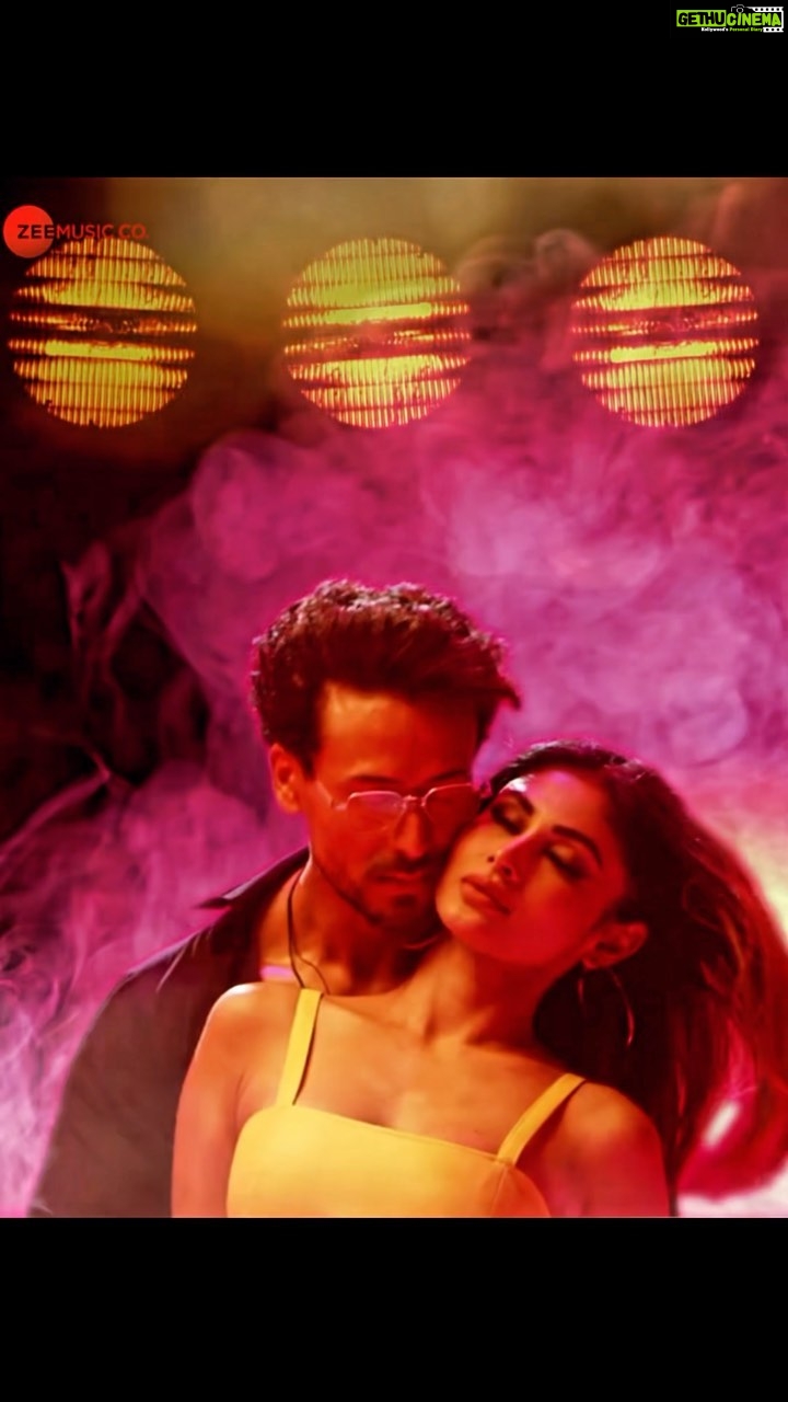 Tiger Shroff Instagram - Had the pleasure of working with the beautiful and talented @imouniroy ! cant wait to share my first punjabi single #poorigalbaat with you all❤️ @rahuldid @zui_vaidhya @anubhavvbansall @premhardeep @prempal_hans @ranbirsingh111 @arjunartist #nitinfcp @vikrantthakur @zeemusiccompany @bgbngmusic @gauravxwadhwa #rahulgupta @thestorywala_ @gchawla62 @the.vainglorious @wahidattar @sashadcunha