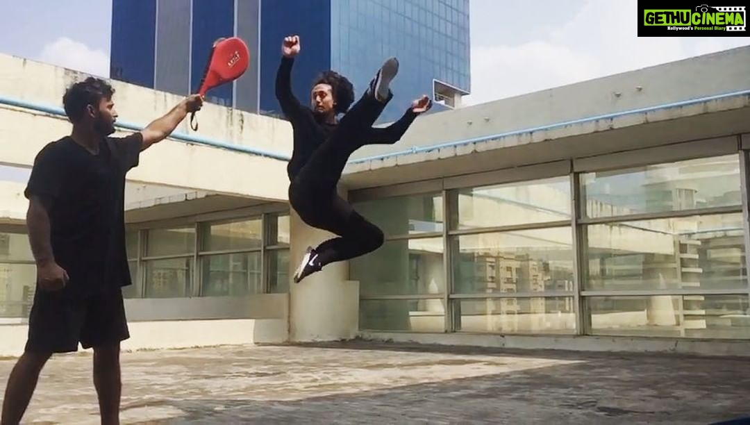 Tiger Shroff Instagram - Work in progress...new skills for the New Years. #myfavkick #times2