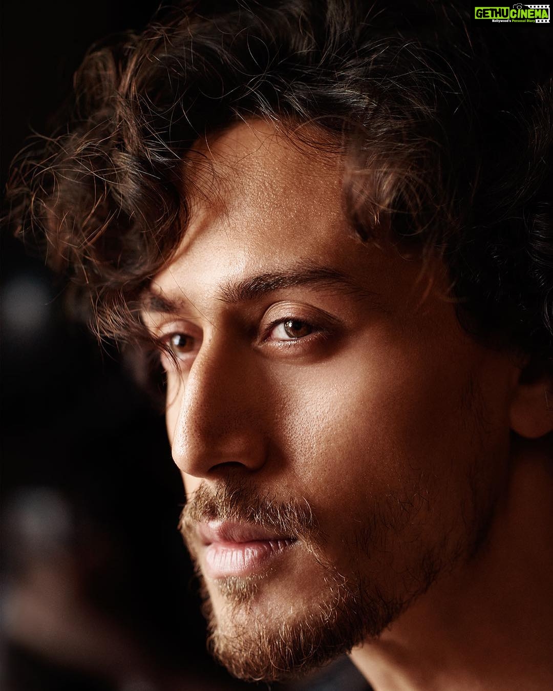 Tiger Shroff Instagram - If you want to make the world a better place take a look at yourself and make a change. #MJ #MunnaMichael #GQ 🙏😊