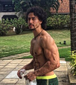 Tiger Shroff Instagram - #timetosuitup #afjincinemas