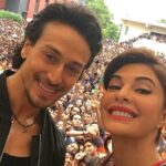 Tiger Shroff Instagram - Thank you Ahmedabad for overpowering us with your superhero love! @jacquelinef143 #3Cities #AFJFlyathonIsOn #1Down2MoreToGo #BeatPeBooty