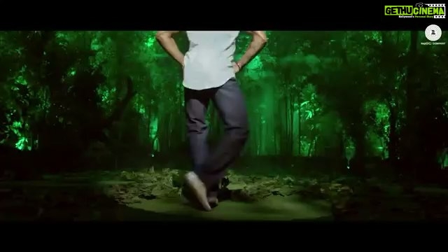 Tiger Shroff Instagram - #Repost @jacquelinef143 ・・・ Twerk it!!!!! #beatpebooty out tomo 😍😍😍 @tigerjackieshroff @remodsouza @rahuldid @krutimahesh @lizelle2474 @shaanmu